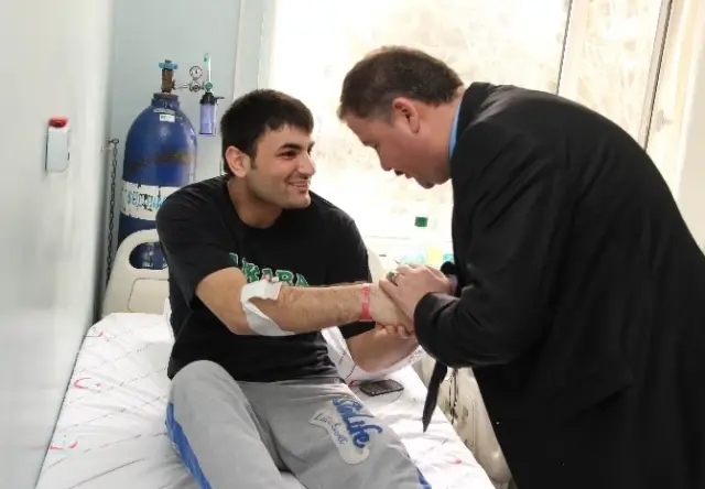 Afgan Öğrenci Türk Hekimlere Emanet