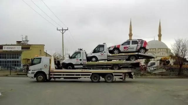 Cekicinin Uzerine 2 Cekici Ve Hafif Ticari Arac Sigdirdi Konya