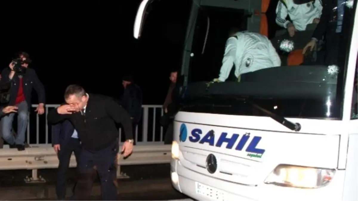 Fenerbahce Otobusune Saldiri Trabzon