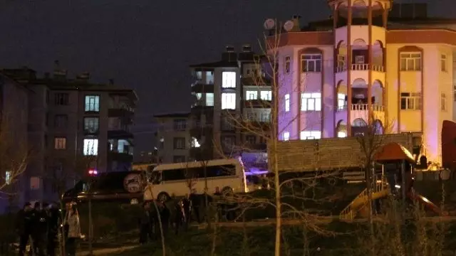 Silahla İntihar Etmek İsteyen Şahsı Polis İkna Etti Haberler