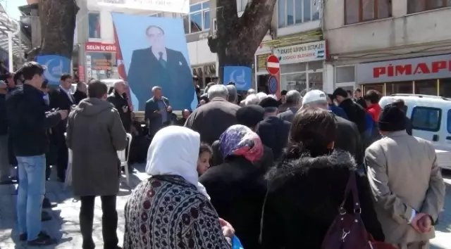 Simav Ülkü Ocakları Başbuğ Türkeş İçin 5 Bin Kişiye Lokma İkram Etti Simav Ülkü Ocakları Başbuğ Türkeş İçin 5 Bin Kişiye Lokma İkram Etti