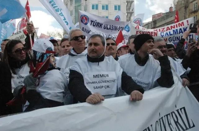 Türkiye Kamu-sen'den Ek Zammımı Unutma, İş Güvenceme Dokunma Mitingi