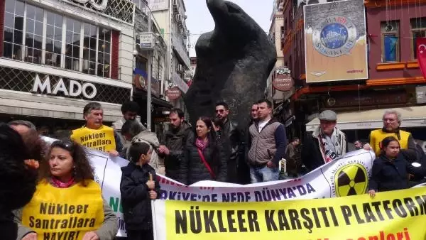 Beşiktaş'ta Nükleer Karşıtı Eylem Beşiktaş'ta Nükleer Karşıtı Eylem
