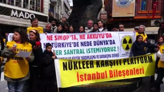 Beşiktaş'ta Nükleer Karşıtı Eylem Beşiktaş'ta Nükleer Karşıtı Eylem