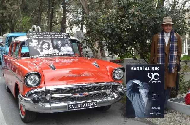 Sevenleri Sadri Alışık'ın Doğum Gününü Kutladı Sevenleri Sadri Alışık'ın Doğum Gününü Kutladı