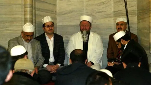 Süleymaniye Camii'nde Alparslan Türkeş İçin Mevlit Okutuldu Süleymaniye Camii'nde Alparslan Türkeş İçin Mevlit Okutuldu