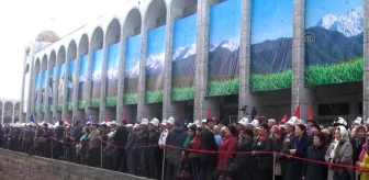 Kırgızistan'da '2010 Devrimi'Nin Kurbanları Anıldı