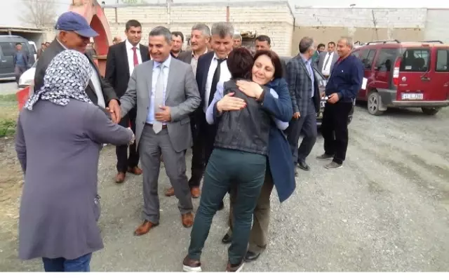 HDP'den MHP'nin Doğu'daki Kalesine Azeri Kadın Aday HDP'den MHP'nin Doğu'daki Kalesine Azeri Kadın Aday