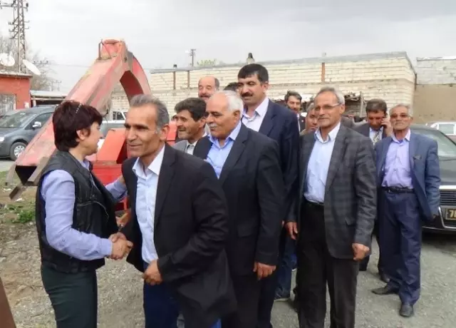 HDP'den MHP'nin Doğu'daki Kalesine Azeri Kadın Aday HDP'den MHP'nin Doğu'daki Kalesine Azeri Kadın Aday