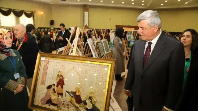 ''Hiç Bilenle, Bilmeyen Bir Olur Mu?'' ''Hiç Bilenle, Bilmeyen Bir Olur Mu?''