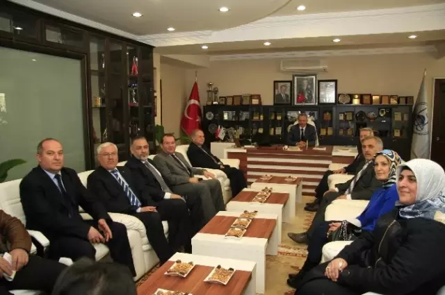 AK Parti Adaylarından Başkan Dişli'ye Ziyaret AK Parti Adaylarından Başkan Dişli'ye Ziyaret