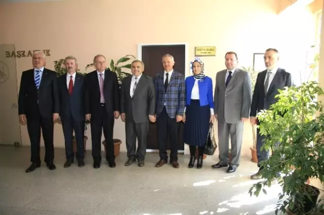 AK Parti Adaylarından Başkan Dişli'ye Ziyaret AK Parti Adaylarından Başkan Dişli'ye Ziyaret