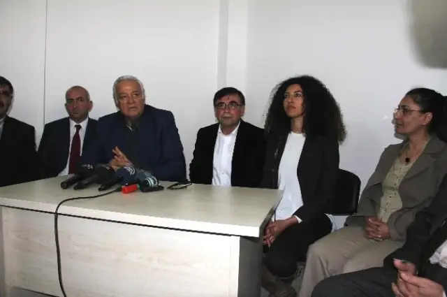 Hdp Adayları Mersin'de Seçim Çalışmalarına Başladı
