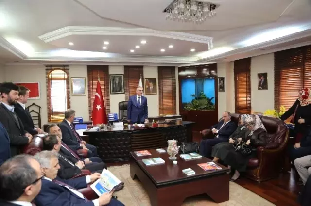 Milletvekili Adayları Sapanca Belediyesini Ziyaret Etti Milletvekili Adayları Sapanca Belediyesini Ziyaret Etti
