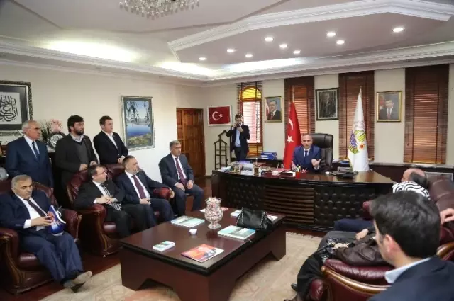 Milletvekili Adayları Sapanca Belediyesini Ziyaret Etti Milletvekili Adayları Sapanca Belediyesini Ziyaret Etti