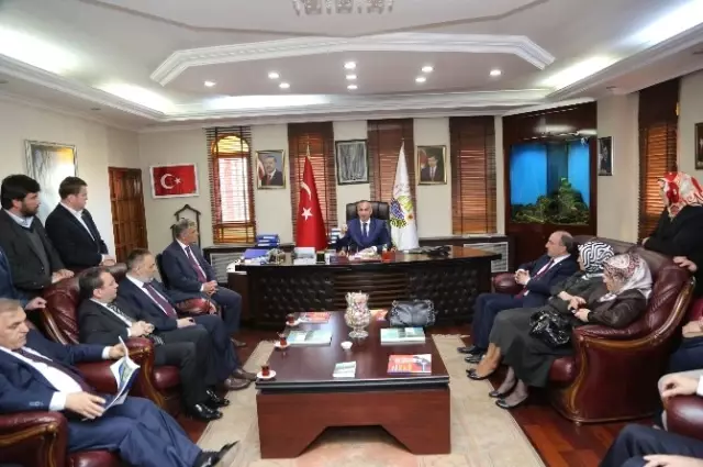 Milletvekili Adayları Sapanca Belediyesini Ziyaret Etti Milletvekili Adayları Sapanca Belediyesini Ziyaret Etti