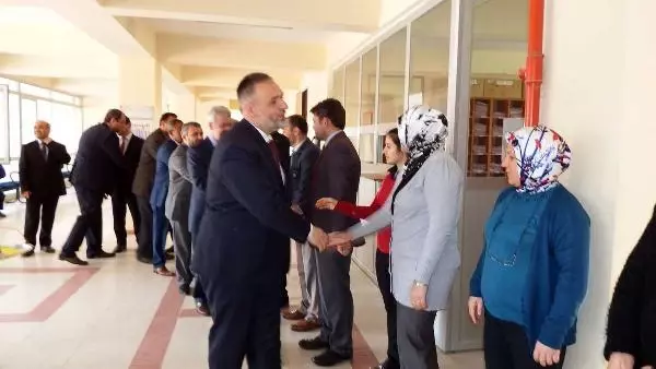 AK Parti Adayların Aracına Polis Eskortu AK Parti Adayların Aracına Polis Eskortu