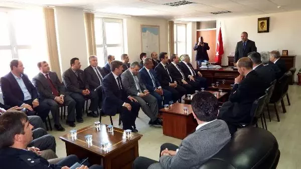 AK Parti Adayların Aracına Polis Eskortu AK Parti Adayların Aracına Polis Eskortu