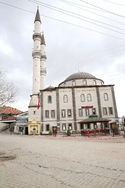 İlçelerde Yol ve Kilitli Parke Atağı