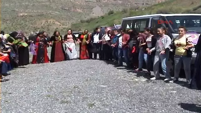 Çukurca Hdp Hakkari Adayları Çalışmalara Çukurca'dan Başladı