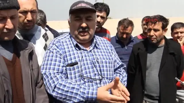Kapanan Fabrikada Nöbet Tutan İşçilere Ailelerinden Destek Kapanan Fabrikada Nöbet Tutan İşçilere Ailelerinden Destek