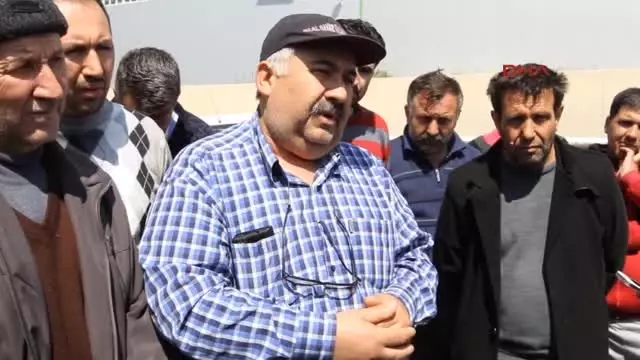 Kapanan Fabrikada Nöbet Tutan İşçilere Ailelerinden Destek Kapanan Fabrikada Nöbet Tutan İşçilere Ailelerinden Destek