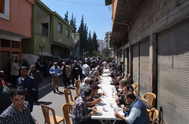 Kutlu Doğum Pilavına Vatandaşlar Akın Etti Kutlu Doğum Pilavına Vatandaşlar Akın Etti