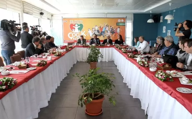 Uluslararası Çocuk Şenliğinde Çocuklar İzmir'de Buluşacak Uluslararası Çocuk Şenliğinde Çocuklar İzmir'de Buluşacak