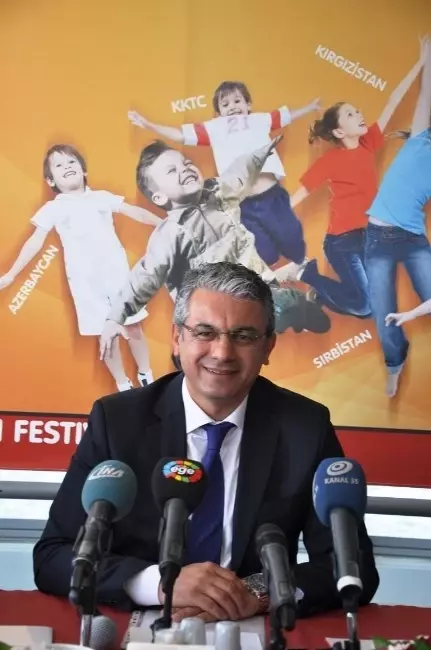 Uluslararası Çocuk Şenliğinde Çocuklar İzmir'de Buluşacak Uluslararası Çocuk Şenliğinde Çocuklar İzmir'de Buluşacak
