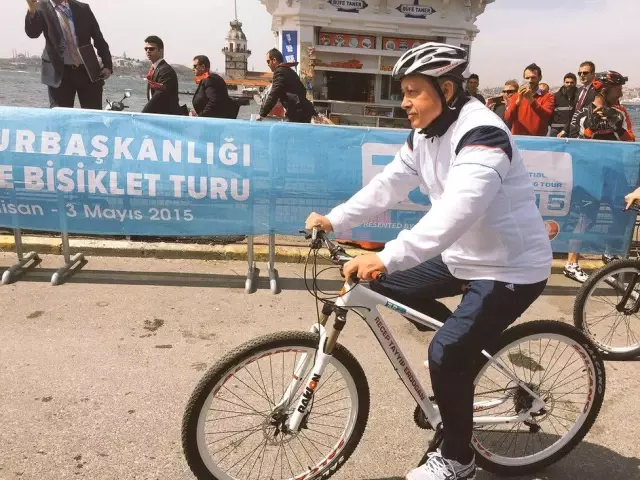 Cumhurbaşkanı Erdoğan Pedal Çevirdi, Korumalar Depar Attı