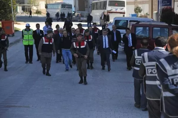 Orhangazi'de 2 Kişinin Öldüğü Kanlı Kafeterya Çatışmasına Tatbikat Orhangazi'de 2 Kişinin Öldüğü Kanlı Kafeterya Çatışmasına Tatbikat