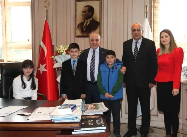 Rektör Prof. Dr. Coşkun Koltuğunu Elif Naz Kayadaleren'e Devretti Rektör Prof. Dr. Coşkun Koltuğunu Elif Naz Kayadaleren'e Devretti