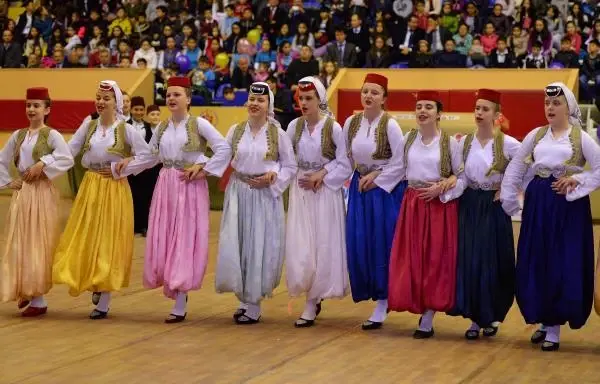 Ege'de Çocuklar Bayramlarını Soğuk Havaya Rağmen Coşkuyla Kutladı Ege'de Çocuklar Bayramlarını Soğuk Havaya Rağmen Coşkuyla Kutladı