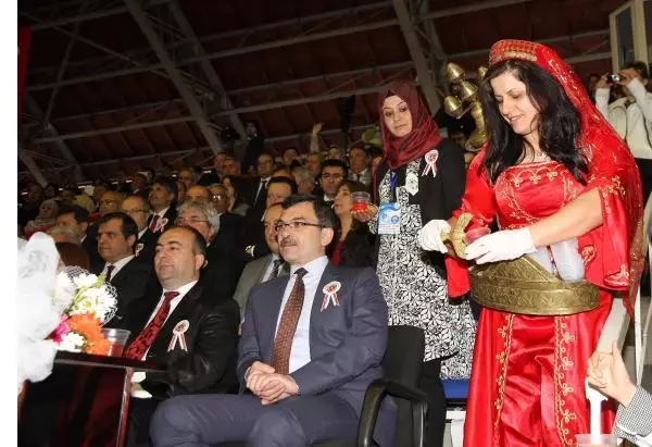 Ege'de Çocuklar Bayramlarını Soğuk Havaya Rağmen Coşkuyla Kutladı Ege'de Çocuklar Bayramlarını Soğuk Havaya Rağmen Coşkuyla Kutladı