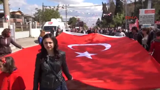 Manisa Ege'de Çocuklar Bayramlarını Soğuk Havaya Rağmen Coşkuyla Kutladı Ek Manisa Ege'de Çocuklar Bayramlarını Soğuk Havaya Rağmen Coşkuyla Kutladı Ek