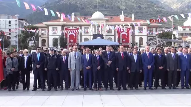 Manisa Ege'de Çocuklar Bayramlarını Soğuk Havaya Rağmen Coşkuyla Kutladı Manisa Ege'de Çocuklar Bayramlarını Soğuk Havaya Rağmen Coşkuyla Kutladı