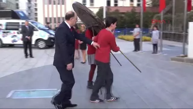 Manisa Ege'de Çocuklar Bayramlarını Soğuk Havaya Rağmen Coşkuyla Kutladı Manisa Ege'de Çocuklar Bayramlarını Soğuk Havaya Rağmen Coşkuyla Kutladı