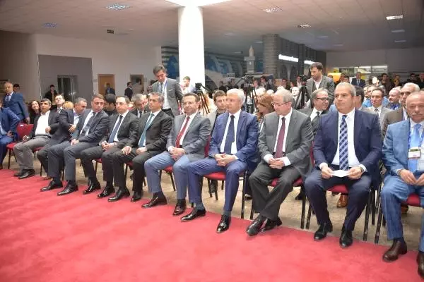 Diyarbakır'da Açılan Mücevher Fuarı'nda Güvenlik Önlemi Diyarbakır'da Açılan Mücevher Fuarı'nda Güvenlik Önlemi