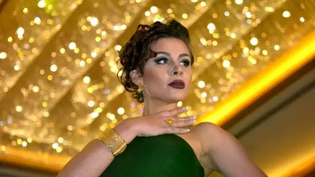 Diyarbakır'da Kürtçe Müzik Eşliğinde Takı Defilesi Diyarbakır'da Kürtçe Müzik Eşliğinde Takı Defilesi