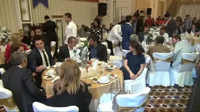 Diyarbakır'da Kürtçe Müzik Eşliğinde Ünlü Mankenlerle Takı Defilesi Diyarbakır'da Kürtçe Müzik Eşliğinde Ünlü Mankenlerle Takı Defilesi