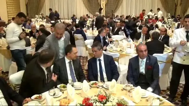 Diyarbakır'da Kürtçe Müzik Eşliğinde Ünlü Mankenlerle Takı Defilesi Diyarbakır'da Kürtçe Müzik Eşliğinde Ünlü Mankenlerle Takı Defilesi