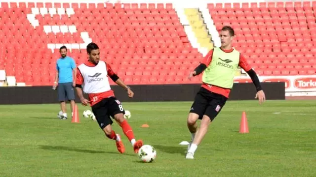 Balıkesirspor Hafta Sonu Oynayacağı Fenerbahçe Maçının Hazırlıklarını Sürdürüyor Balıkesirspor Hafta Sonu Oynayacağı Fenerbahçe Maçının Hazırlıklarını Sürdürüyor