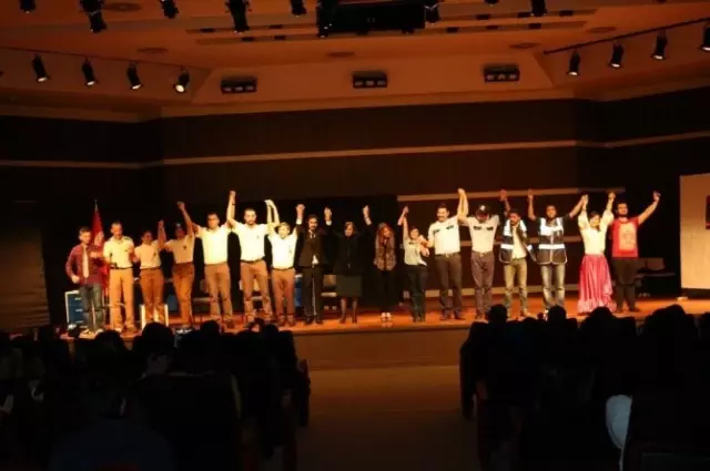 Arama Tarama Yanılgısı' Oyunu Büyük Beğeni Topladı Arama Tarama Yanılgısı' Oyunu Büyük Beğeni Topladı