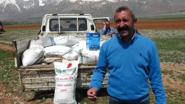 TKP'li Başkan, Hazine Arazisine Ektiği Ürünleri Yoksullara Dağıtacak TKP'li Başkan, Hazine Arazisine Ektiği Ürünleri Yoksullara Dağıtacak