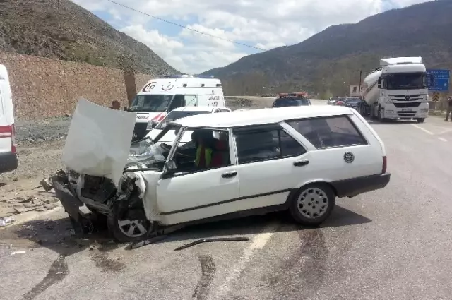 Gümüşhane'de Trafik Kazası: 5 Yaralı Gümüşhane'de Trafik Kazası: 5 Yaralı