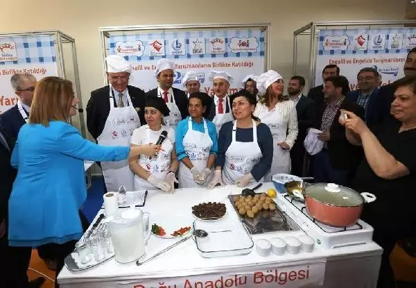 AB Bakanı Bozkır'dan Altın Tencere Ödülü