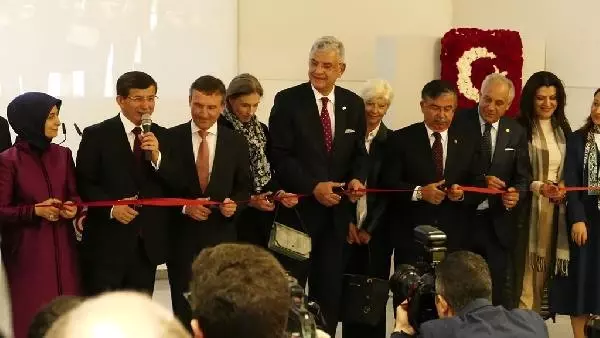 Başbakan Davutoğlu, Düsseldorf Başkonsolosluğu'nun Yeni Hizmet Binasının Açılışını Yaptı Başbakan Davutoğlu, Düsseldorf Başkonsolosluğu'nun Yeni Hizmet Binasının Açılışını Yaptı