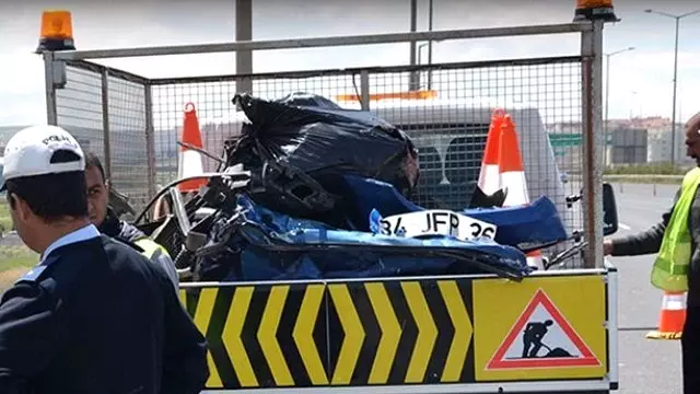 Ankara'da Feci Kaza! 2 Kişi Öldü, Zafer Çağlayan'ın Oğlu Ölümden Döndü Ankara'da Feci Kaza! 2 Kişi Öldü, Zafer Çağlayan'ın Oğlu Ölümden Döndü
