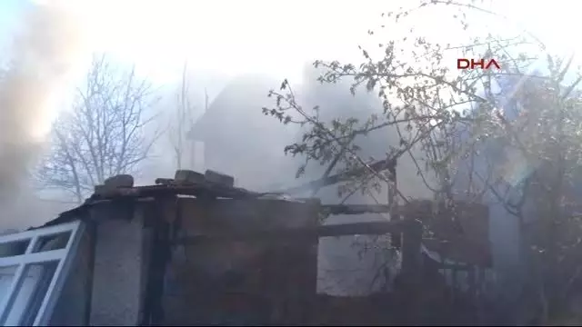 Karabuk Hurdadan Cikan Alevler Evi Ve Araci Yakti Karabuk