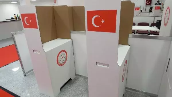 Almanya'da Oy Kullanacak Türk Seçmene Kırmızı Halı Almanya'da Oy Kullanacak Türk Seçmene Kırmızı Halı